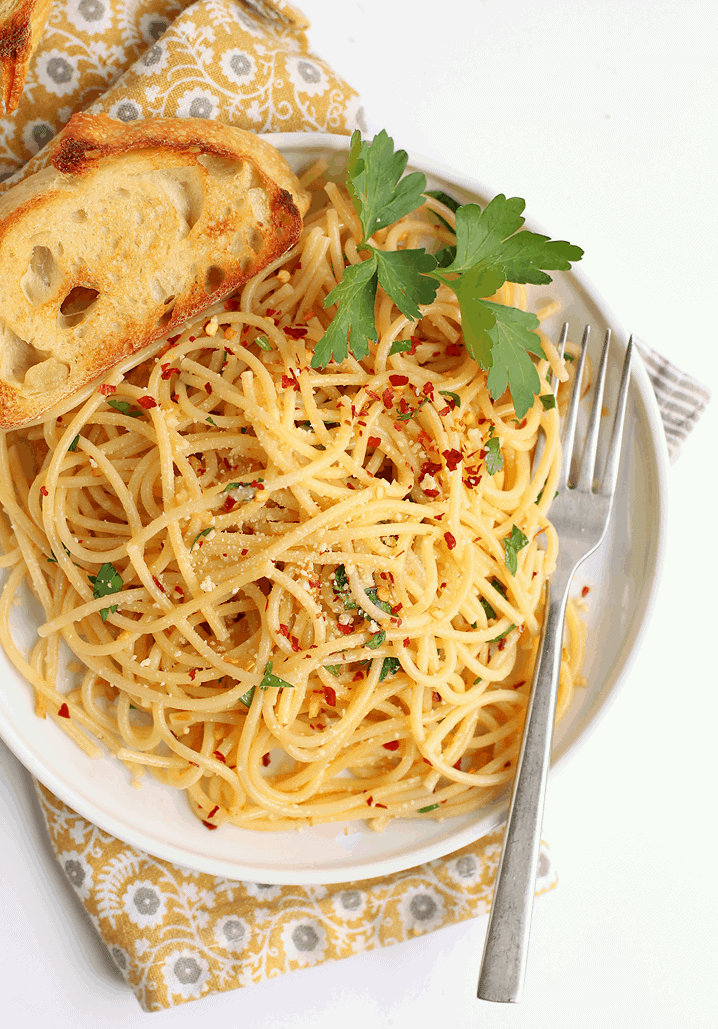 https://www.mydarlingvegan.com/spaghetti-olive-oil-garlic/bari4/