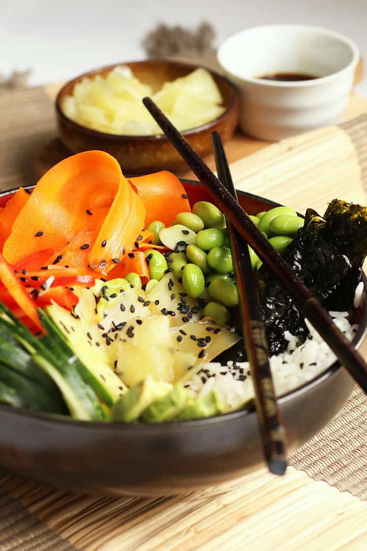 Vegan Sushi Bowl + Dynamite Sauce - The Simple Veganista