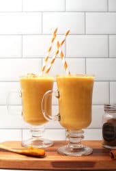 Two pumpkin pie smoothies in mugs