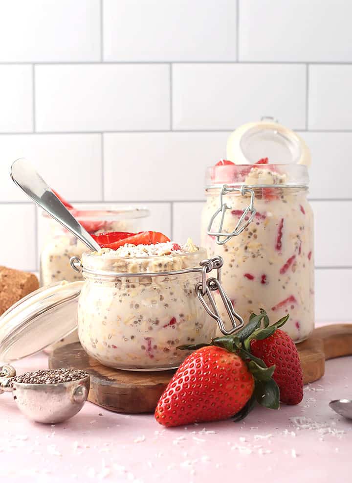 Strawberries & Cream Overnight Oats - Jar Of Lemons